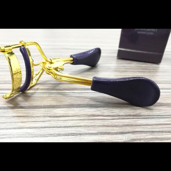 tarte picture perfect eyelash curler - Picture 1 of 5